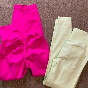 bundle of two exact same style scrunch seamless leggings